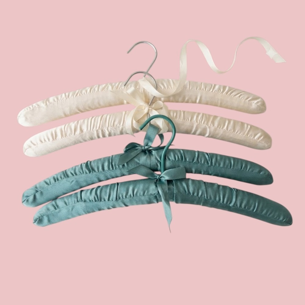 VINTAGE Set of 4 Padded Satin Hangers with Bows Closet Decor